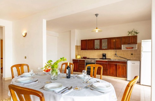 Prizba Apartment | 2 bedroom beach front apartment in Blato