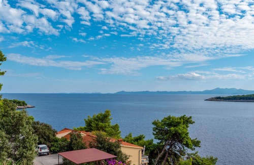 Prizba Apartment | 2 bedroom beach front apartment in Blato