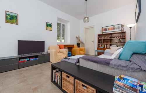 Mali Iz Apartment | 2 Bedroom Beach Front Apartment In Mali Iz