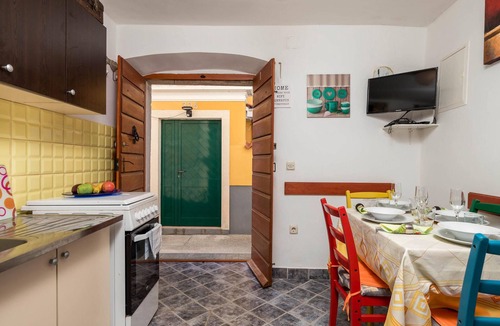 Susak House | 2 bedroom beach front home in Susak