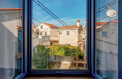 Susak House | 2 bedroom beach front home in Susak