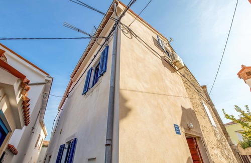 Susak House | 2 bedroom beach front home in Susak