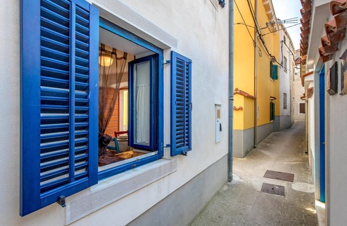Susak House | 2 bedroom beach front home in Susak