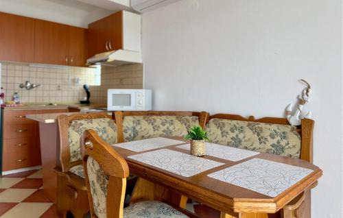 Viskovici Apartment | 2 Bedroom Beautiful Apartment In Labin