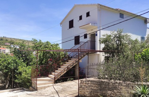 Businci Apartment | 2 bedroom nice apartment in Okrug Gornji