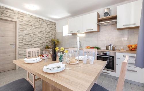 Bakar House | 2 Bedroom Pet Friendly Home In Skrljevo