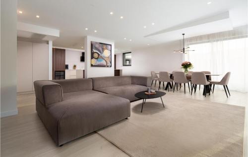 Zidarici Apartment | 2 Bedroom Stunning Apartment In Malinska