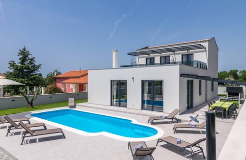 Skatari Villa | 210 m² Villa ∙ 4 bedrooms ∙ 8 guests