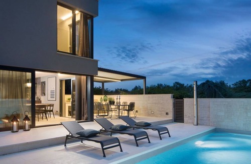 Krizine Other | 260 m² Accommodation ∙ 4 bedrooms ∙ 10 guests