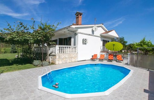 Zupanici House | 3 bedroom accommodation in Nedescina
