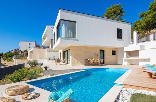 Podaca House | 3 bedroom amazing home in Zaostrog