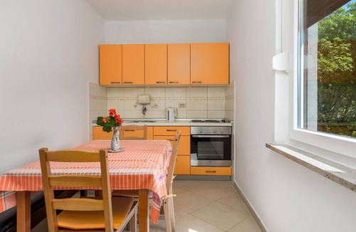 Sveti Jakov Apartment | 3 bedroom beach front apartment in Cres