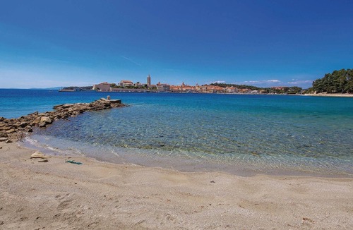 Banjol House | 3 bedroom beach front home in Banjol