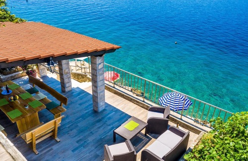Slano House | 3 bedroom beach front home in Slano