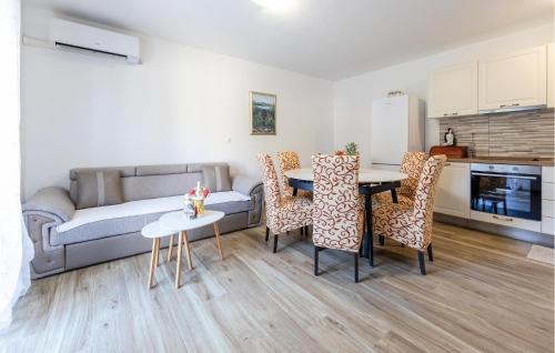 Kremena House | 3 Bedroom Cozy Home In Kremena