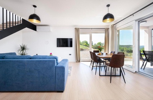 Trget House | 3 Bedroom Luxurious Home In Labin