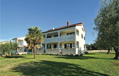 Stancija Vodopija Apartment | 3 Bedroom Nice Apartment In Porec