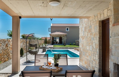 Privlaka Villa | 3-Bedroom Privlaka Villa with Pool