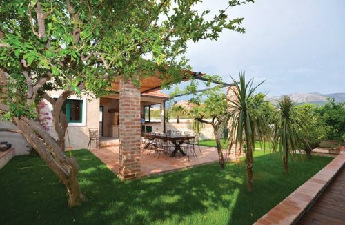 Kamen House | 5 bedroom accommodation in Split