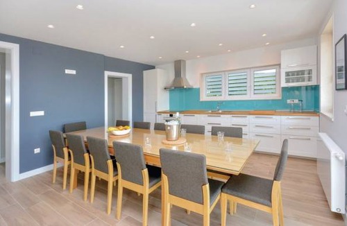 Kamen House | 5 bedroom accommodation in Split