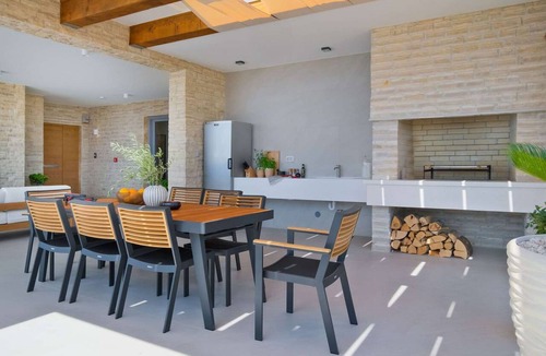 Novalja House | 5* Luxury Seaview Villa Plant 6 with pool by Interhome