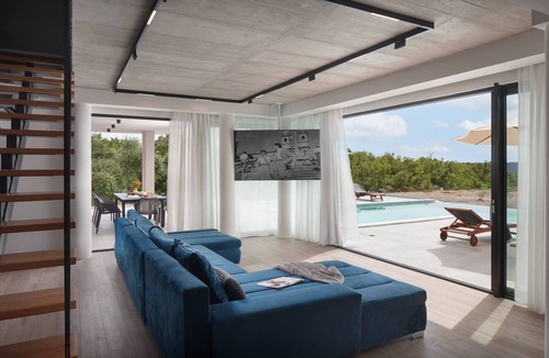 Brgod Villa | 5BR Modern Villa & Heated Pool & Ensuite Baths