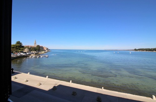 City Center Apartment | 6 persons, sea view, directly by the sea, old town