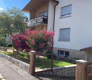 Sempeter pri Gorici Apartment | 7 Flower Street Apartment