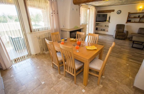 Nova Vas Apartment | 97 m² Apartment ∙ 3 bedrooms ∙ 4 guests