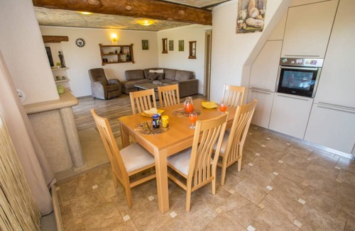 Nova Vas Apartment | 97 m² Apartment ∙ 3 bedrooms ∙ 4 guests