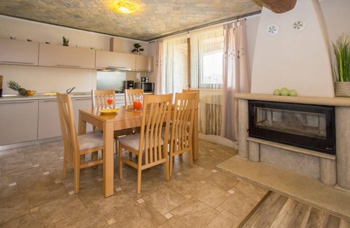 Nova Vas Apartment | 97 m² Apartment ∙ 3 bedrooms ∙ 4 guests