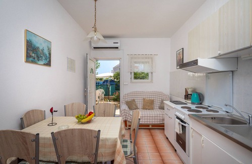 Stobrec Apartment | A 2 apt near beach w patio, parking and grill
