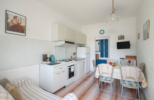 Stobrec Apartment | A 2 apt near beach w patio, parking and grill