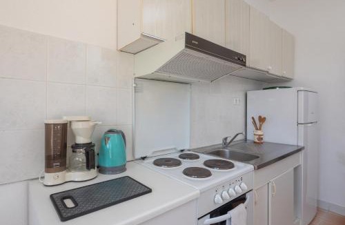 Stobrec Apartment | A 2 apt near beach w patio parking and grill