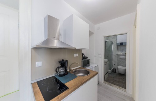 Kastel Luksic Apartment | A1 - spacious apt on the seafront with terrace