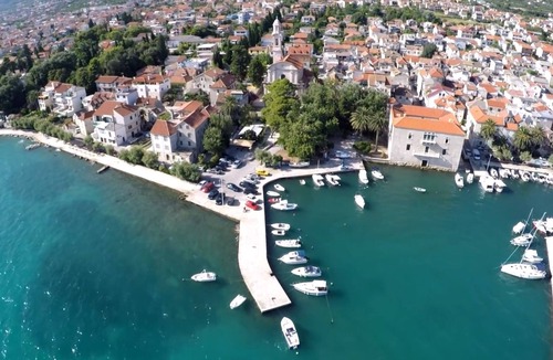 Kastel Luksic Apartment | A2 apt with big balcony, sea view, parking and outside fireplace