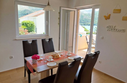 Slano Apartment | A2 - Charming 2-Bedroom Escape near Dubrovnik: Balcony Sea View & High-Speed Wi-Fi