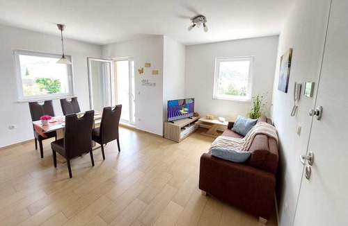Slano Apartment | A2 - Charming 2-Bedroom Escape near Dubrovnik: Balcony Sea View & High-Speed Wi-Fi