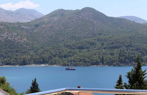 Slano Apartment | A3- Comfortable Family 2-Bedroom Apartment: Covered Balcony, Stunning Bay Views & Fiber-Optic Wi-Fi