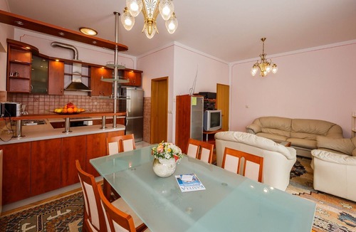 Kastel Luksic Apartment | A4 large 150 m2 apt with 4 bedrooms, big balcony,sea view and outside fireplace