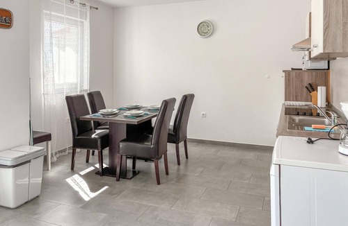 Cizici Apartment | Amazing apartment in Cizici with house sea view