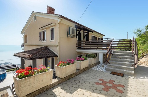 Veprinac Apartment | Amazing apartment in Kolavici with house sea view
