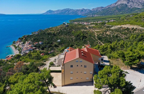 Bratus Apartment | Amazing apartment in Krvavica with WiFi
