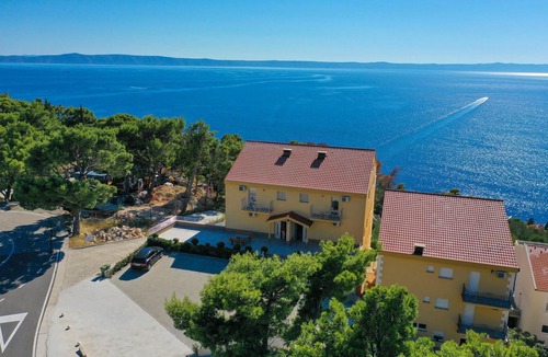 Bratus Apartment | Amazing apartment in Krvavica with WiFi