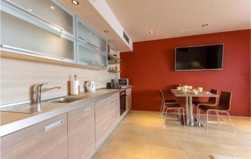 Molunat Apartment | Amazing Apartment In Molunat With House Sea View