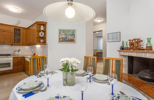 Njivice Apartment | Amazing apartment in Njivice with WiFi