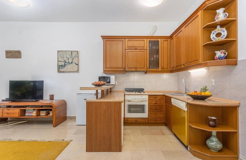 Njivice Apartment | Amazing apartment in Njivice with WiFi