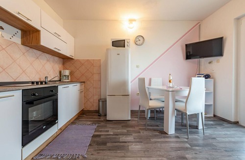 Povljana Apartment | Amazing apartment in Povljana with WiFi