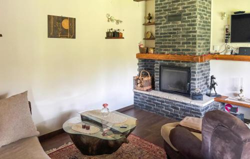 Trsce Apartment | Amazing Apartment In Trsce With Sauna