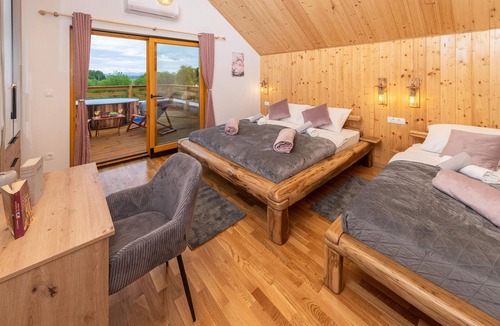 Perusic House | Amazing home in Bukovac Perusicki with sauna